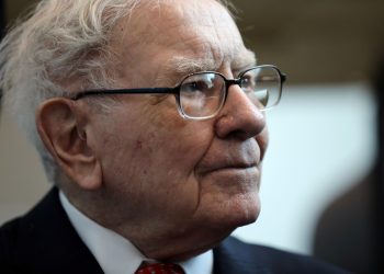 Warren Buffett trims Wells Fargo, adds RH [Video]