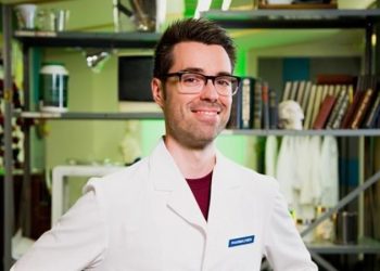 ‘The Pharmafist’: Quebec pharmacist wins international award for defending science | LethbridgeNewsNOW| Lethbridge, Alberta