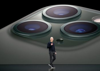 Warren Buffett’s Berkshire Hathaway Trims Apple Position in Q3