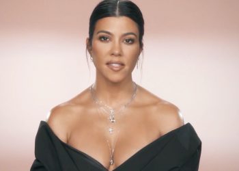 Kourtney Kardashian Drags Kim and Khloé for Eating Candy on ‘KUWTK’