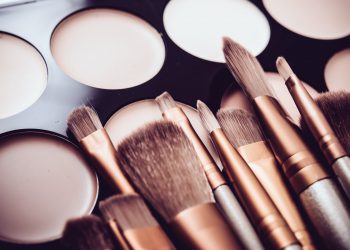 Natural-looking trend a problem for cosmetics sector