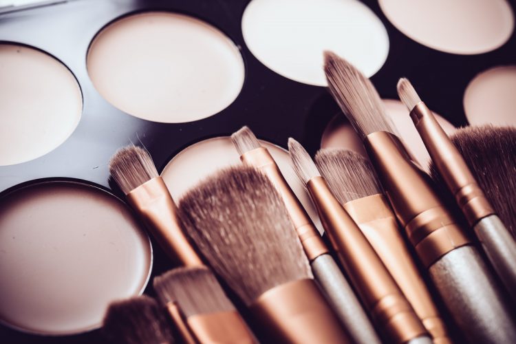 Natural-looking trend a problem for cosmetics sector