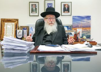 Litzman asks Netanyahu to consider funding a flu vaccine factory