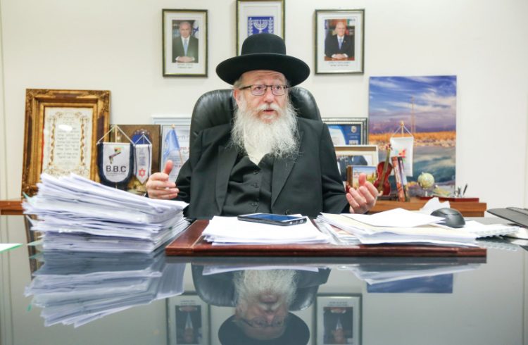 Litzman asks Netanyahu to consider funding a flu vaccine factory