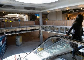 For struggling retail industry, only way out is to shrink