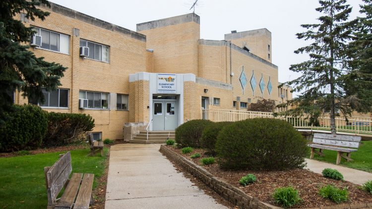 Oconomowoc school board split on old Meadow View property