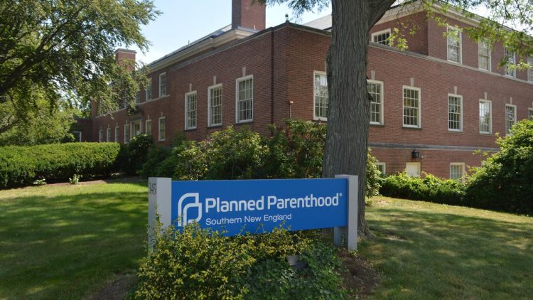 Senate Democrats pledge to reverse federal funding cuts to Planned Parenthood