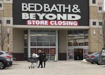 Holiday sales up, but retail stores still closing | Business