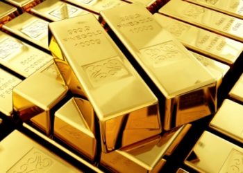 Gold dips, dampening ‘safe haven’ from stocks