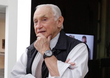L Brands CEO Leslie Wexner out as private equity firm takes over Victoria’s Secret