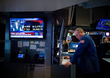 Robot analysts outwit humans on investment picks, study shows