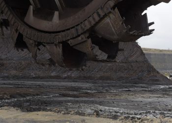 Pressure Mounts on Australia Pension Funds to Drop Fossil Fuels