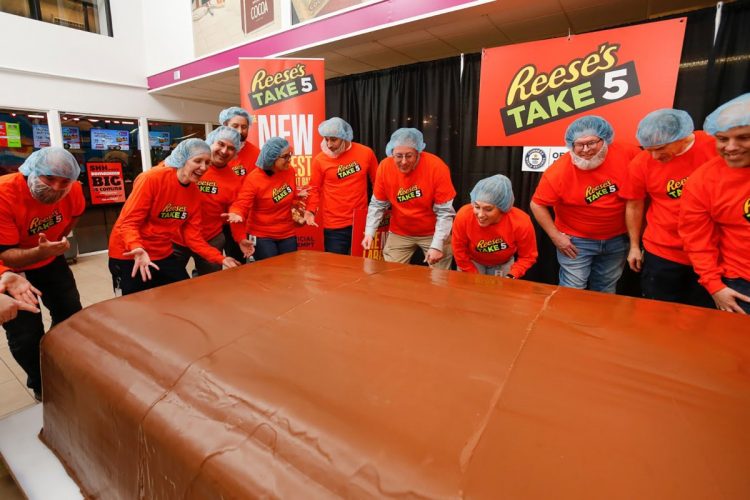 Reese’s Take 5 just stole the record for the largest chocolate nut bar from Snickers – FOX 61