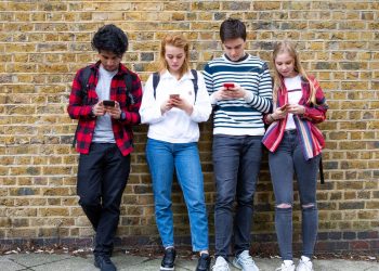 Thousands of friends online, few in real life