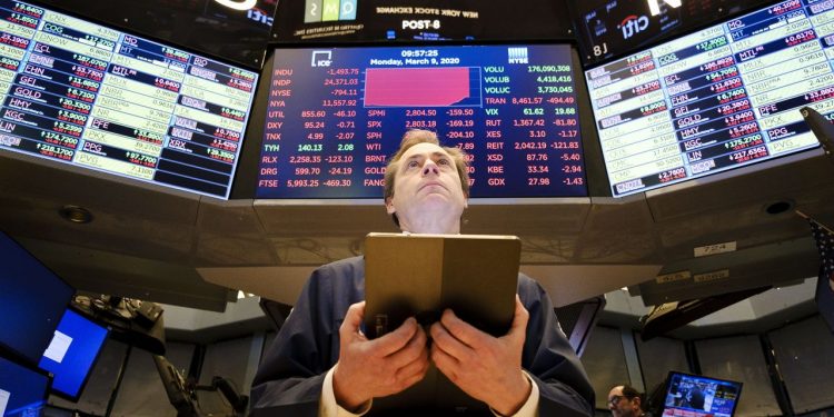 Investors Are Bailing on Stock Funds at Near-Record Pace