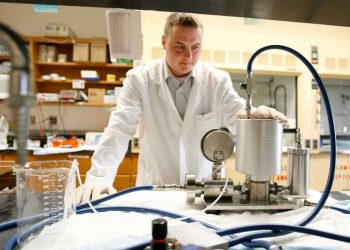 Houston researchers test lung inhalant that could protect healthcare workers from COVID-19