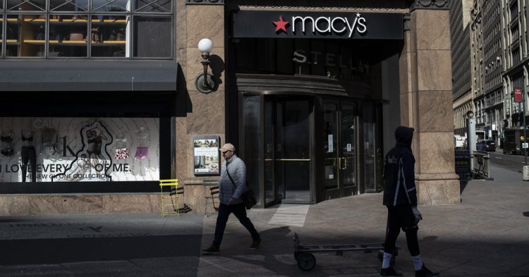 U.S. Retail Crisis Deepens as Hundreds of Thousands Lose Work