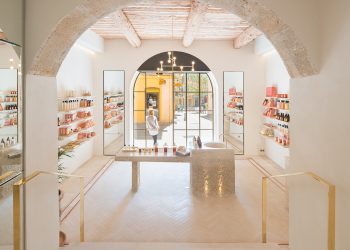 Amid brick-and-mortar closures, brands shift pop-ups to summer – Glossy