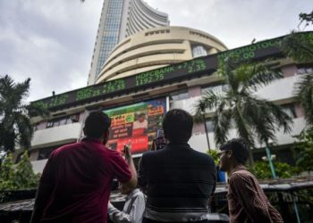 Markets Live: High volatility in markets; Sensex back in green, Nifty above 9,600 level