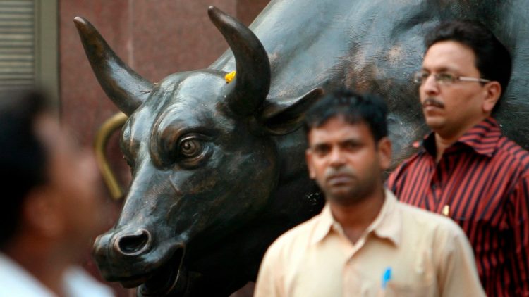 Markets close day’s session on buoyant note: Sensex up 622 points, Nifty above 9,050-mark; HDFC top gainer, surges over 5%