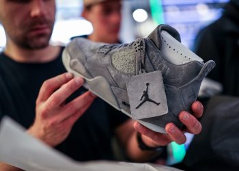 Nike had lines of up to 40 people outside a store in an Atlanta mall over the weekend, analysts say