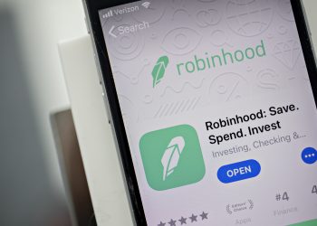 Follow Robinhood traders? Amateurs’ favorite stocks are beating hedge fund picks, Goldman says