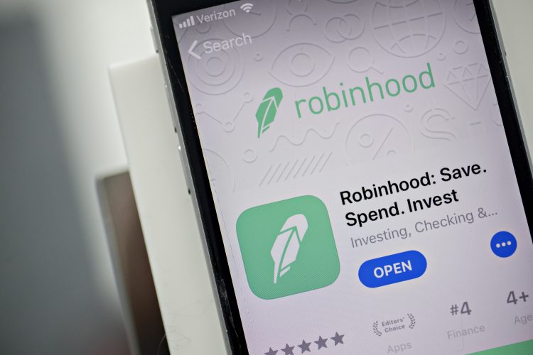 Follow Robinhood traders? Amateurs’ favorite stocks are beating hedge fund picks, Goldman says