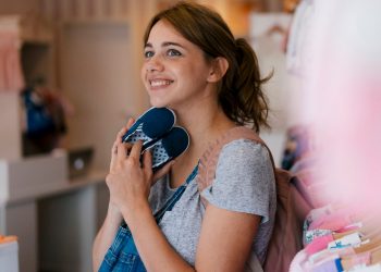 How to Build a Brand Story That Buyers Emotionally Connect With