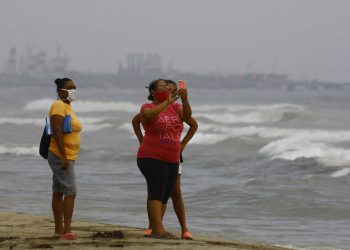 U.S. plans oil tanker sanctions to cut Iran-Venezuela trade