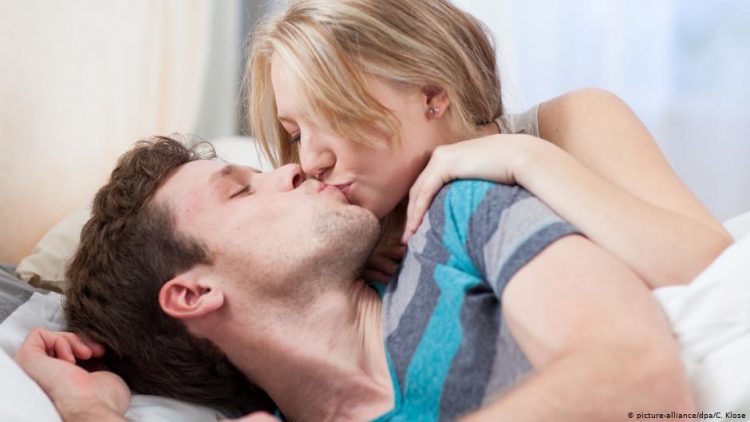 Coronavirus pandemic fails to dampen Germans′ desire for sex | News | DW