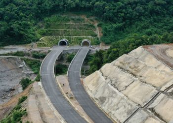 Politburo green-lights public funding for part of giant expressway project
