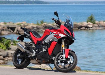Motorcycle Review: 2020 BMW S1000XR