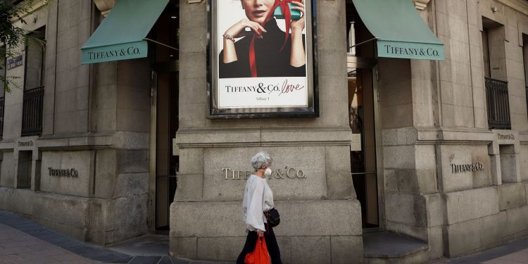 Short the Target: The Specialist Funds Betting M&A Deals Won’t Close