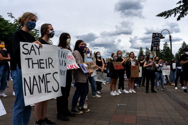 Pamplin Media Group – Citizen voices rise during Lake Oswego council meeting on racism, police reform