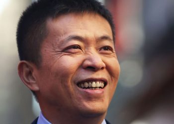 CEO of China’s Sina Offers to Take Company Private