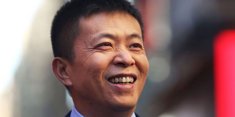 CEO of China’s Sina Offers to Take Company Private