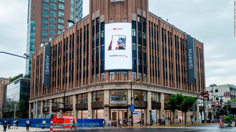 Huawei overtakes Samsung for the first time ever last quarter, report says