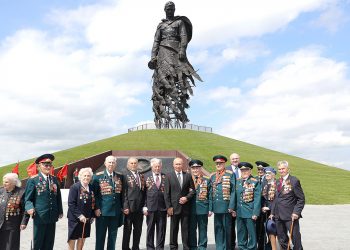 Parade’s end – A phoney referendum shows Putin’s legitimacy is fading | Europe