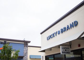 Retailer, designer plans to close stores