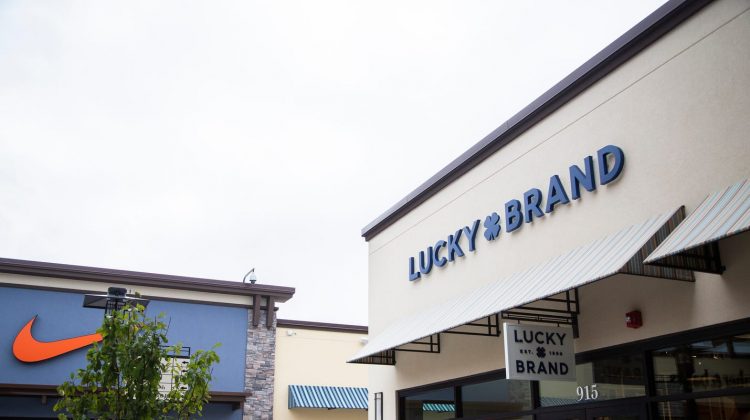 Retailer, designer plans to close stores