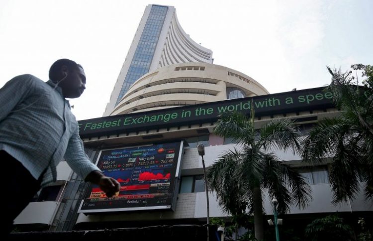 Stock Market Live: Sensex, Nifty swing between gains and losses; IT gains, financials drag