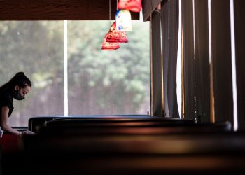 Skyrocketing of COVID-19 cases around the U.S. slows dine-in restaurant recovery