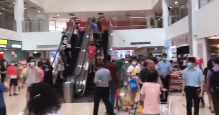 Applause for Workers’ Party Sengkang GRC team during thank you visit to Rivervale Plaza – Mothership.SG