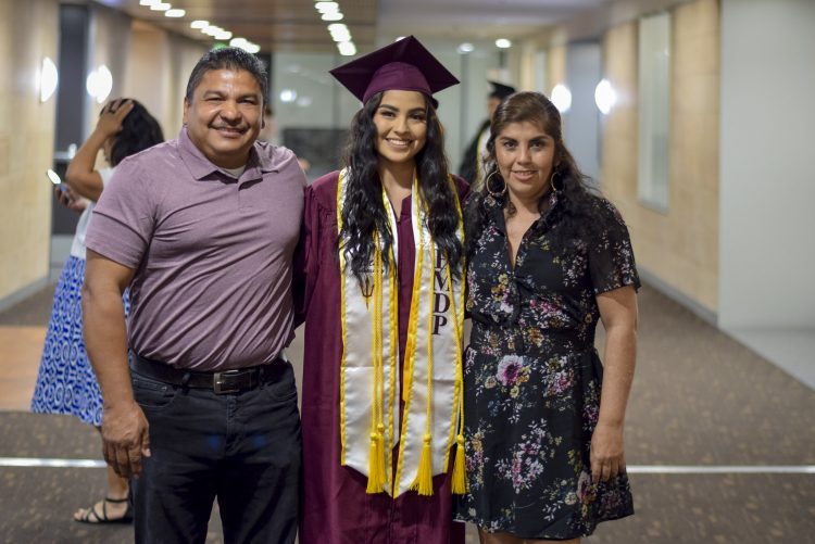 ASU launches bilingual chatbot to reach parents who want to go to college