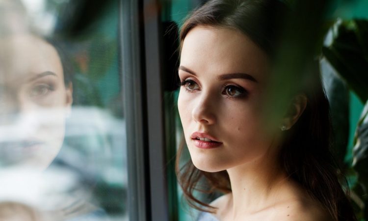 Researchers Use AI To Investigate How Reflections Differ From Original Images