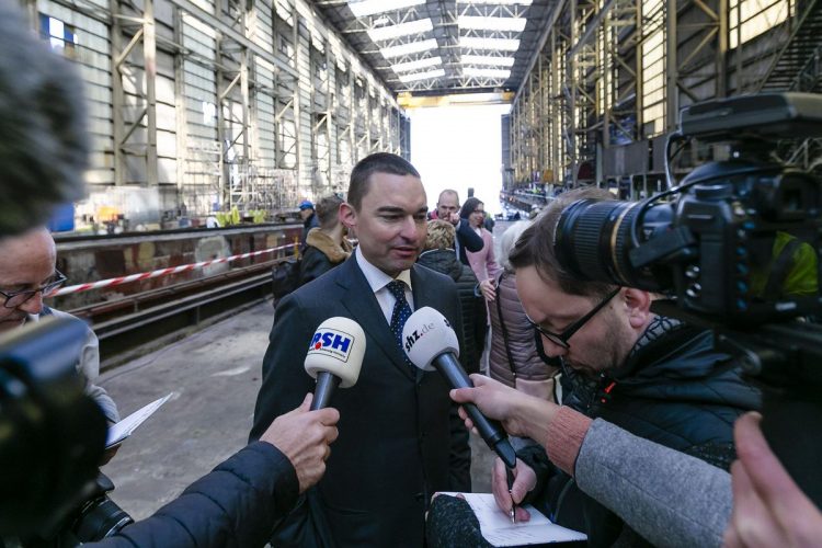 H2O Freezes Funds as Regulator Scrutinizes Windhorst Deal Terms