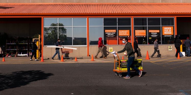 Home Depot Braced for Covid Pain—Then Americans Remodeled