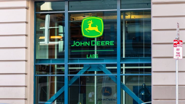 Stocks on the Move: Deere as they lift their full-year earnings forecast on farm equipment demand; Pinduoduo on sales that missed forecasts – Yahoo Money