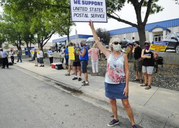 Helena rally calls for funding USPS ahead of election | State & Regional