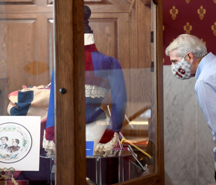 Sen. Rob Portman tours First Ladies’ Library after helping obtain federal funding – News – The Repository